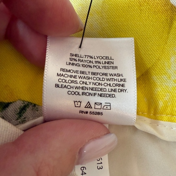 New! Express High Waisted Belted Lemon Print Shorts 45773 - Picture 13 of 14